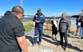 Cllr M Booi discussing progress with contractors. Image credit: CoCT